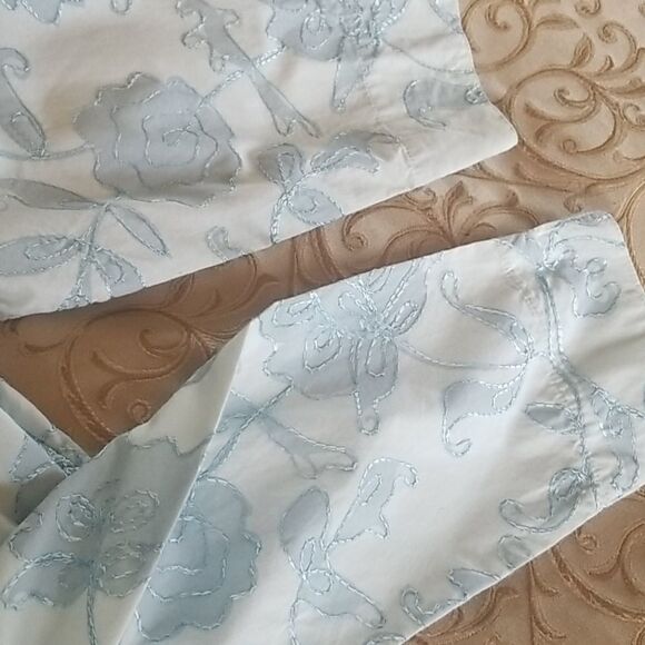 4@30.00 or 20.00:LADIES Blouse by GISELLA - Picture 11 of 16